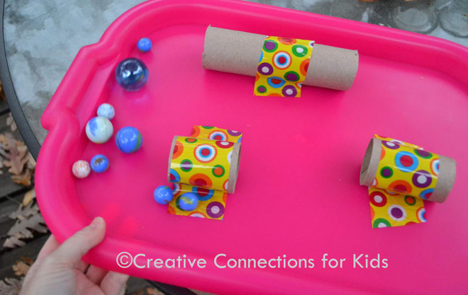 Những trò chơi tận dụng đồ vật trong nhà bạn dễ dàng chơi cùng con