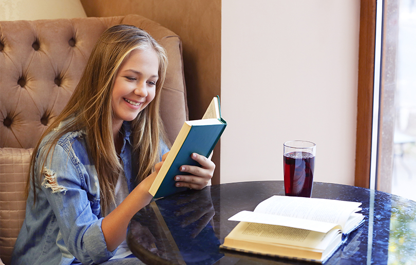 Giúp bé hết sốt ruột chờ món ăn ở nhà hàng bằng 6 trò chơi đơn giản mà vui